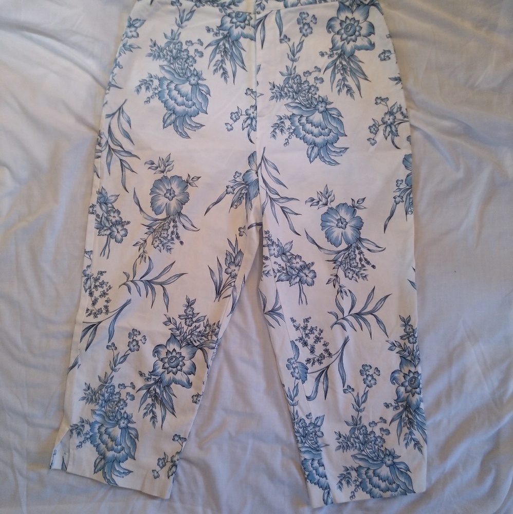 FLORAL High Waisted Capri's Size 6-8